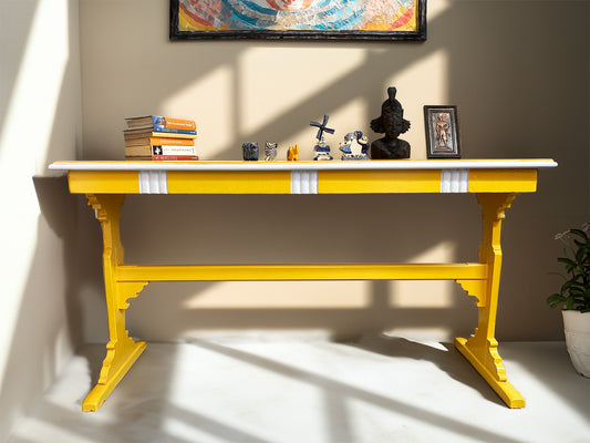 The Aamra Desk